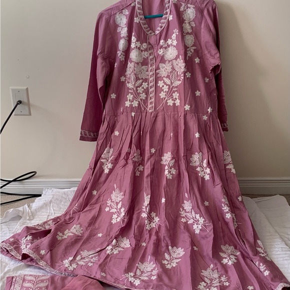 Salwar suits - Picture 3 of 5